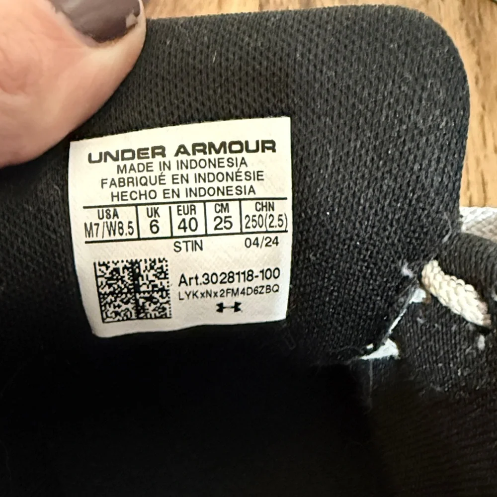 Under Armour Black and Gray Dad Sneakers, Trainers Casual Sneakers size 8.5 - Picture 2 of 10